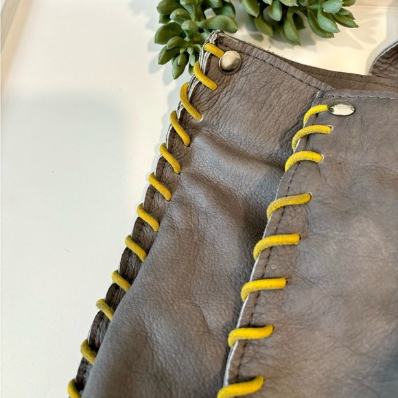 AMAZING Let & Her Oversized Gray Aztec 100% Leather Bag - Picture 3 of 12